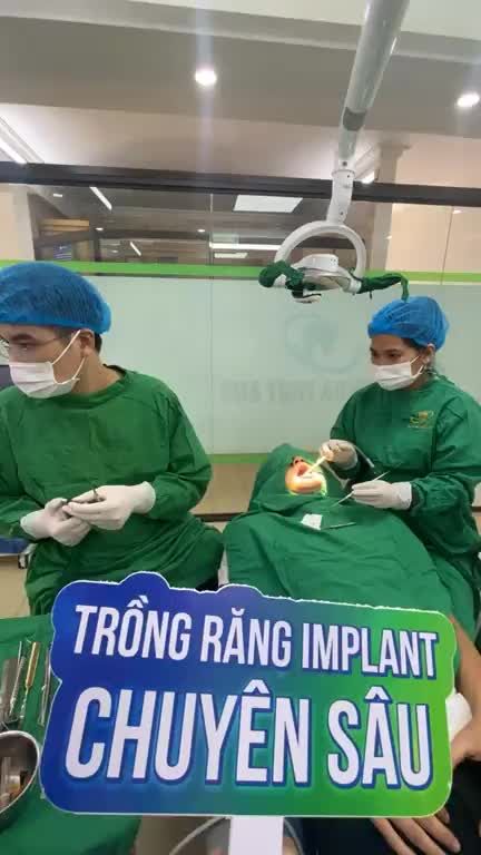 Ca cấy ghép chân răng nhân tạo implant để khôi phục lại vị trí mất răng #45; #46  cho anh Dũng tại cơ sở Phổ Yên