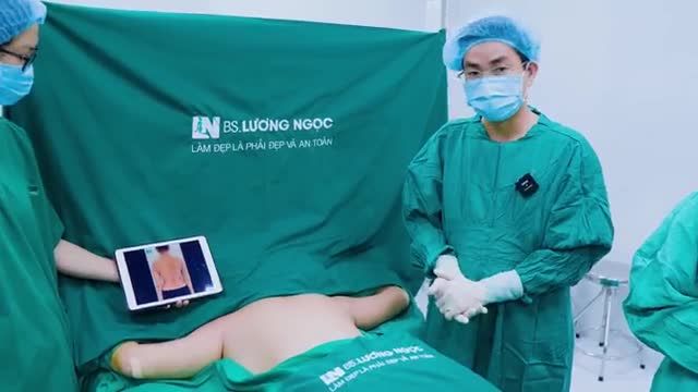 Từ khi dậy thì, vai em đã to hơn các bạn nữ khác, càng lớn thì cân nặng cũng tăng, mỡ thừa kéo dài xuống cả phần lưng và hông
