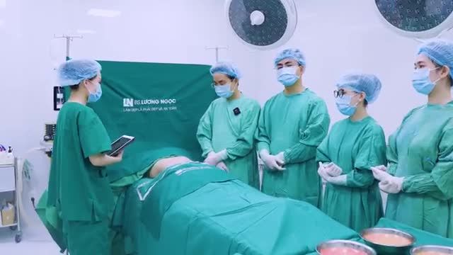 Chị khách hôm nay có niềm yêu thích đặc biệt với việc tập luyện thể thao, sau khi sinh 2 con chị vẫn duy trì được vóc dáng cân đối.