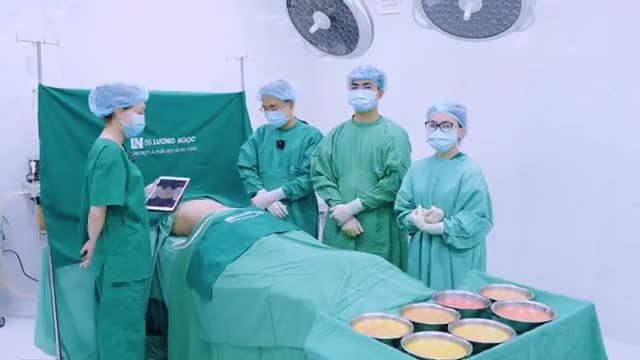 Từng là thí sinh tham gia các cuộc thi sắc đẹp, chị khách hôm nay có tiêu chuẩn rất cao về ngoại hình. Dù vóc dáng hiện tại khá cân đối, nhưng chị vẫn chưa thực sự hài lòng.
