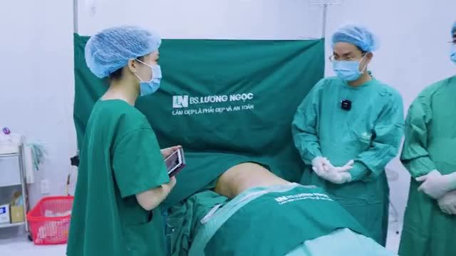Chị khách ruột của chúng tôi sau khi đã thực hiện hút mỡ tay - lưng - nách với kết quả rất ưng ý, hôm nay chị tiếp tục lựa chọn dịch vụ “hút mỡ siết eo” để hoàn thiện vóc dáng của mình.