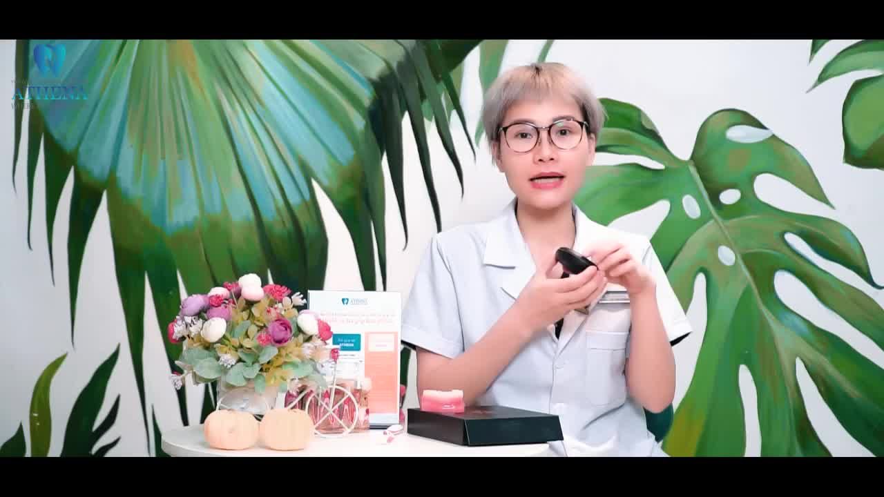 Trong quá trình sử dụng khay niềng Invisalign, vệ sinh đều đặn và đúng cách là rất quan trọng để giữ cho khay niềng luôn sáng và trong suốt.