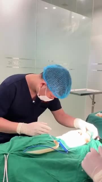 BÁC SĨ ĐIỀN THIẾT KẾ VÀ ĐẶT CHẤT LIỆU MŨI CHO KHÁCH HÀNG