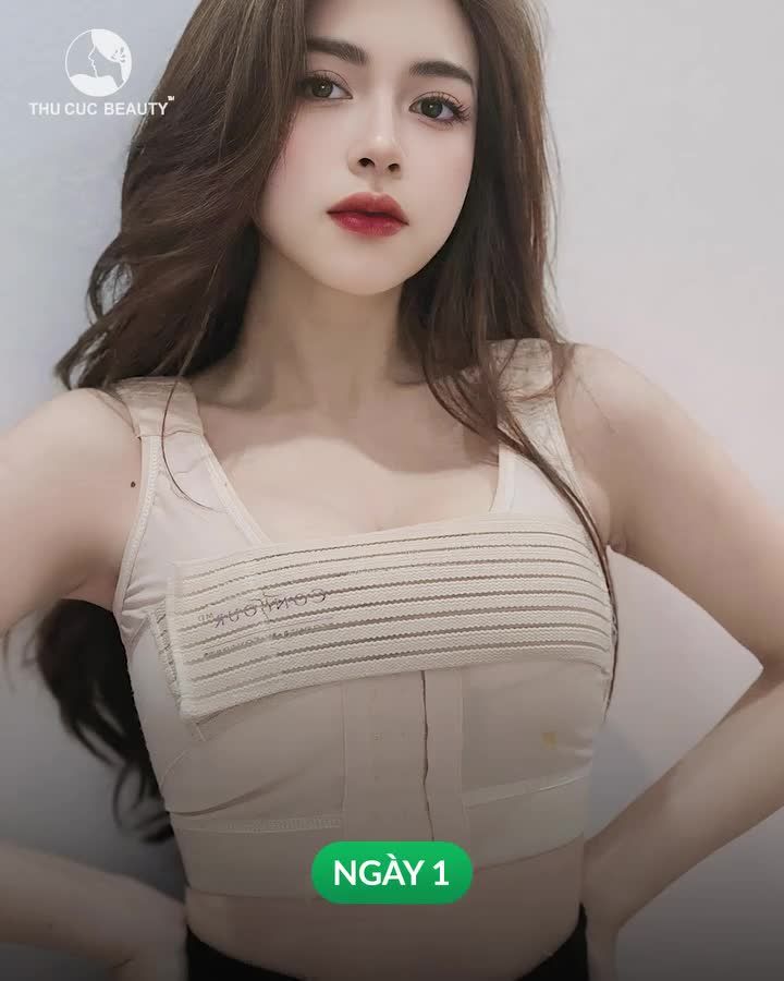 Đẹp mê ly với dáng ngực này