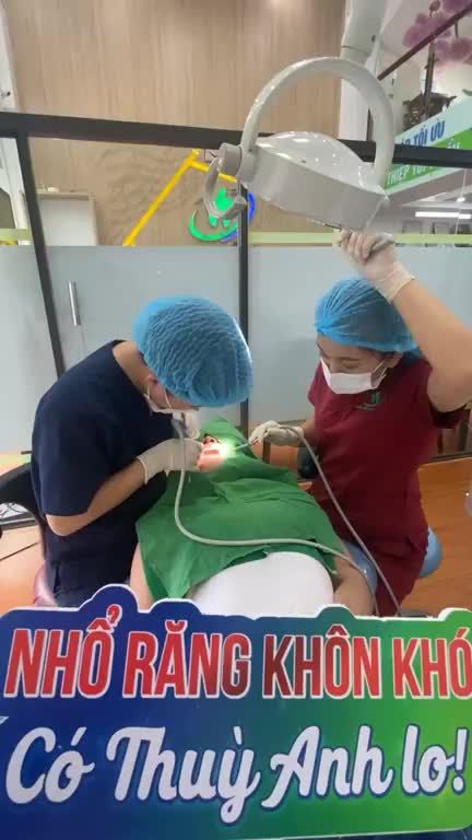 Ca nhổ răng khôn 18 mọc lệch má bị sâu vỡ lớn gây khó chịu cho khách hàng tại cơ sở Phổ Yên