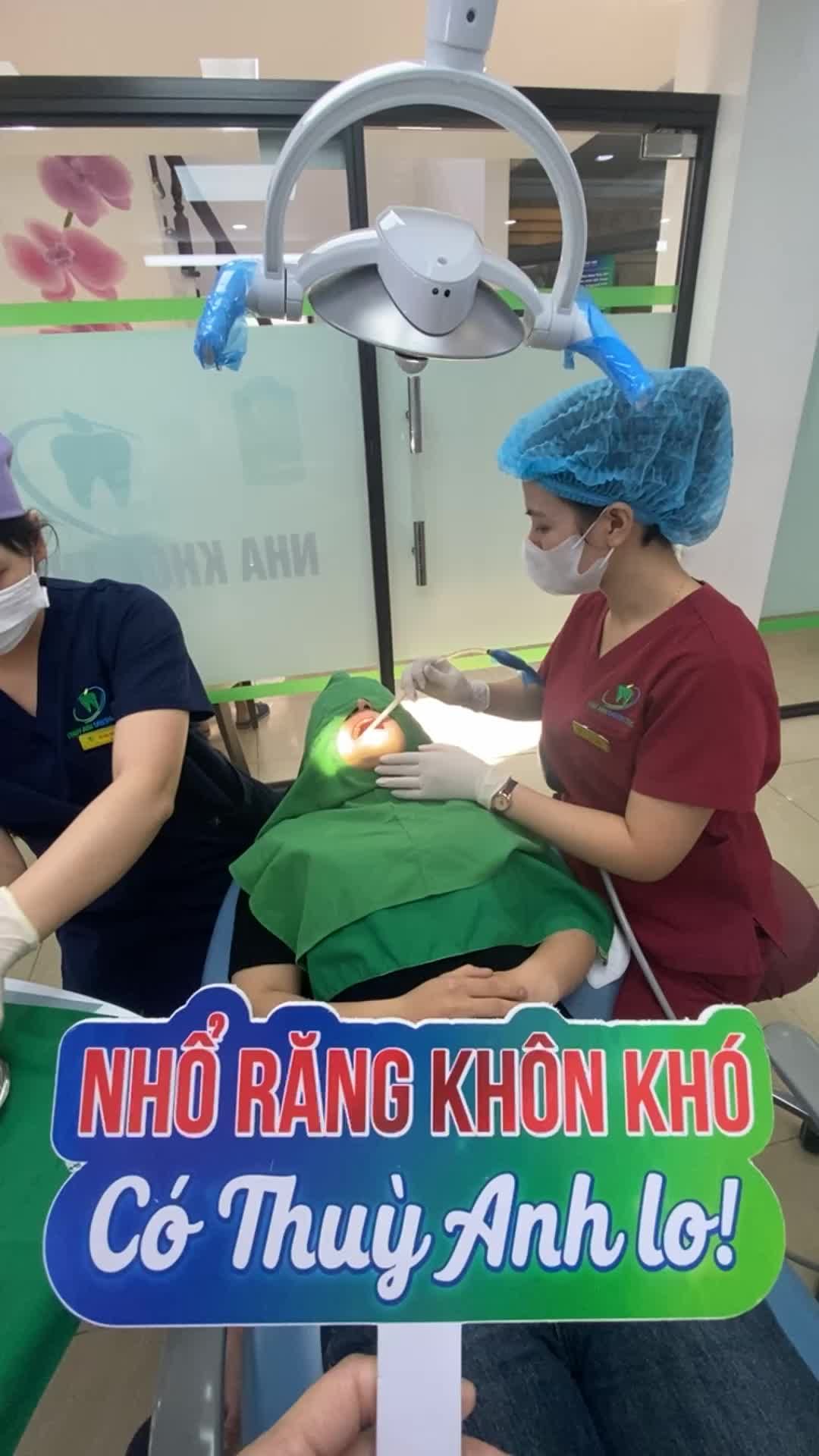 Ca nhổ răng khôn 18, 28 mọc lệch má gây dắt thức ăn, viêm và răng khôn #48 mọc lợi trùm gây đau nhức khó chịu cho khách hàng tại cơ sở Phổ Yên