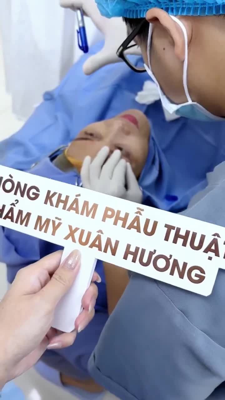 Đo vẽ trước khi nâng cung mày cùng bác sĩ VTM Xuân Hương