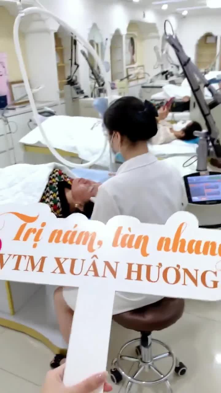 Không khí làm đẹp nhộn nhịp của khách hàng nhà Xuân Hương tại tầng điều trị da công nghệ cao