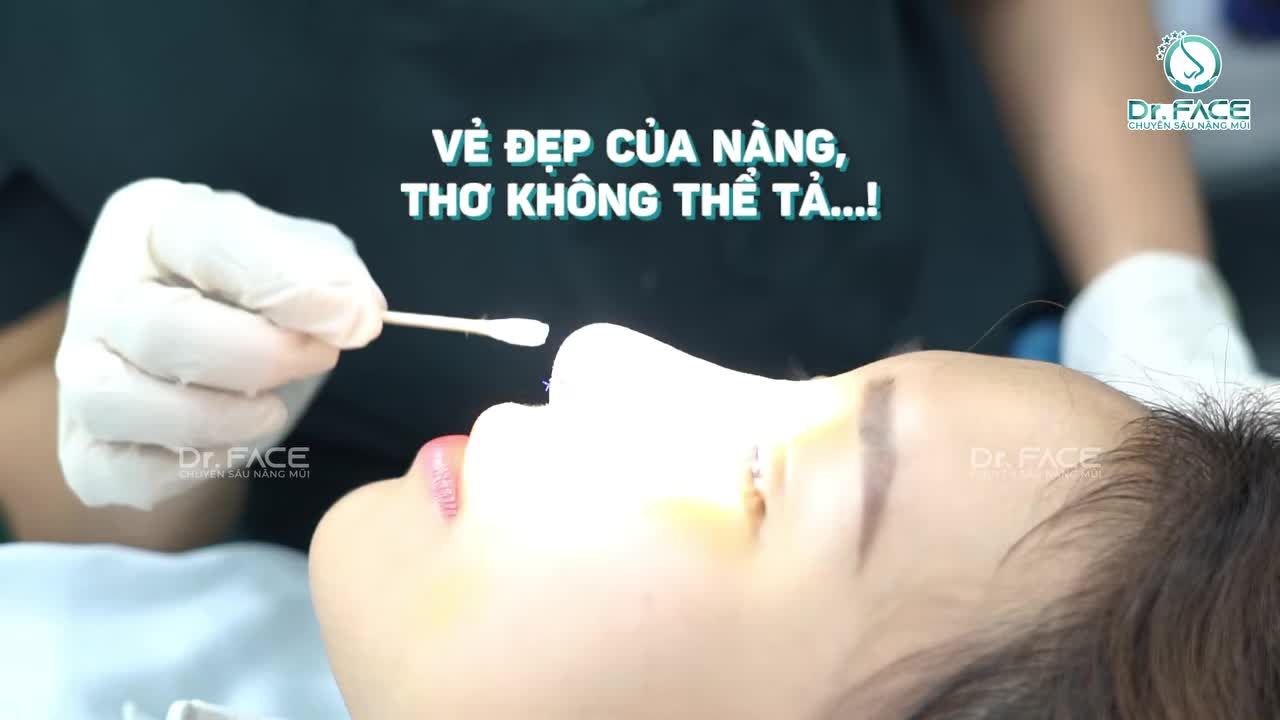 Không có oxi, ta không thể thở Vẻ đẹp của nàng, thơ không thể tả…!