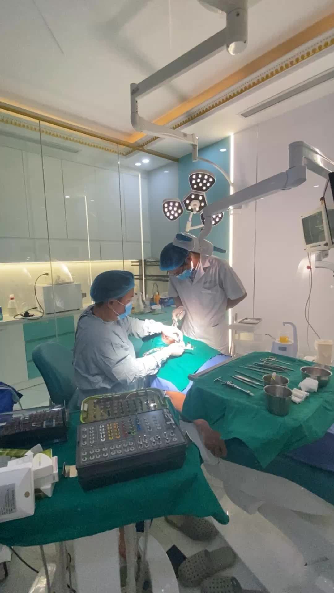 Trồng răng implant tại nha khoa Smile One