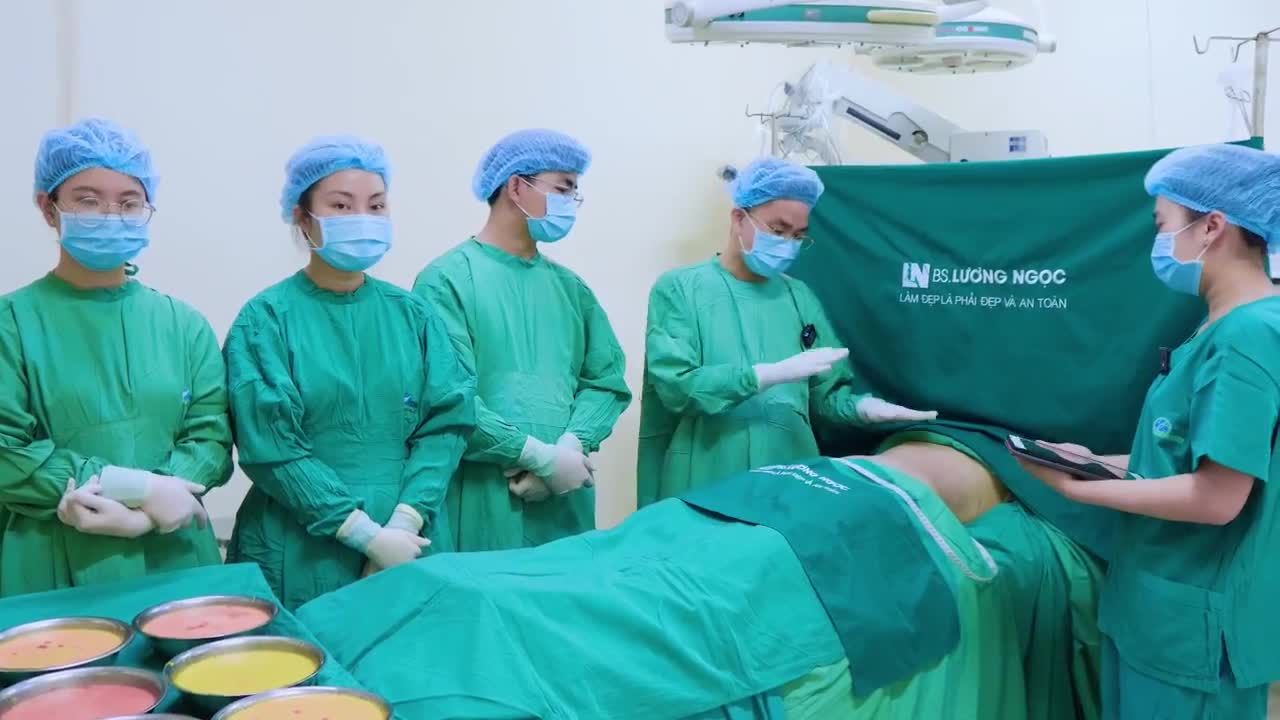 Chị khách hàng của chúng ta hôm nay với rất nhiều lo ngại về vấn đề sẹo sau phẫu thuật.