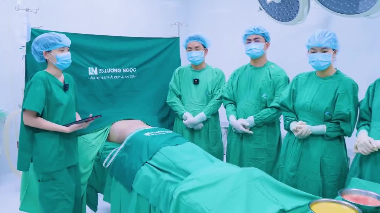 Chị H. luôn khao khát có được vóc dáng thon gọn và tự tin hơn trong cuộc sống, nhưng chị cũng rất ngại đau và sợ để lại sẹo.