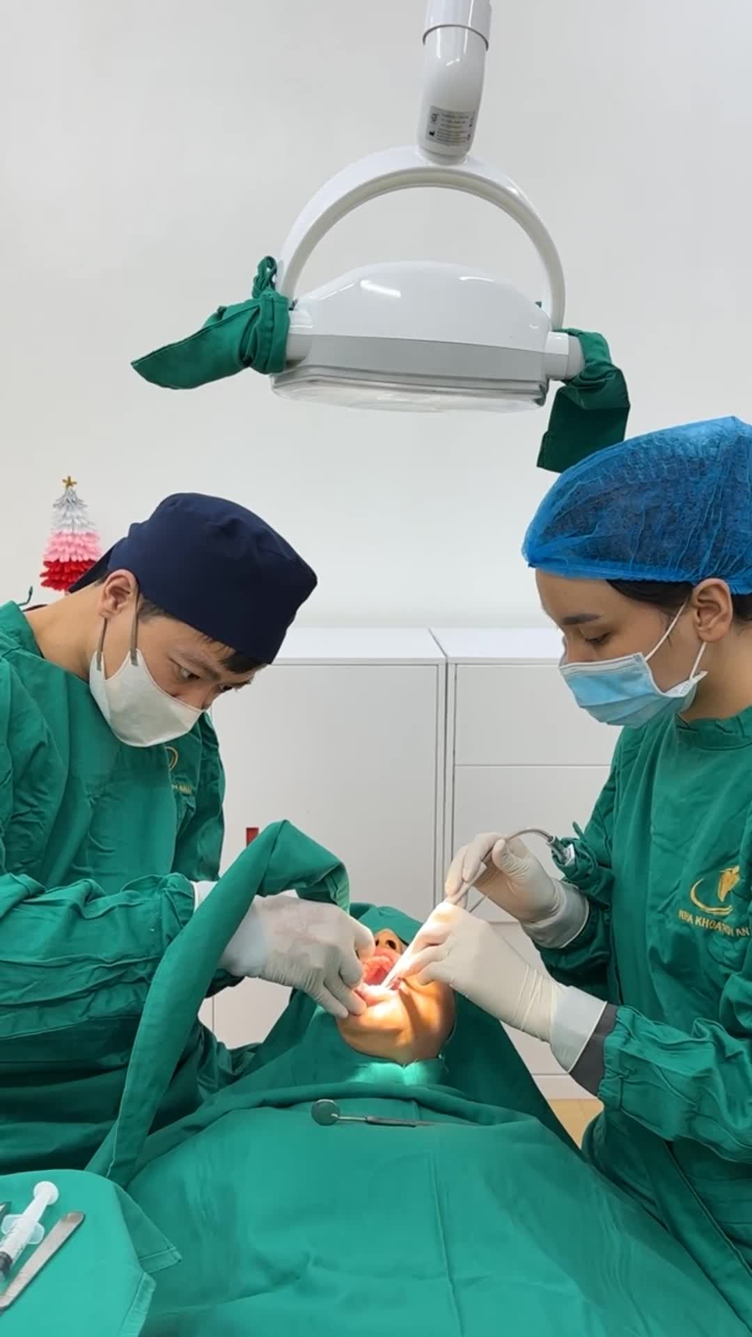 Ca cấy ghép chân răng nhân tạo implant để khôi phục lại vị trí mất răng 44 và 45 cho chị Minh Huệ tại cơ sở Thái Nguyên
