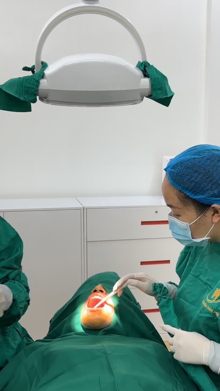Cận cảnh quá trình trồng răng implant  tức thì khôi phục vị trí mất 46 hàm dưới do sâu hỏng cho chị Lan  tại Nha khoa Thùy Anh.