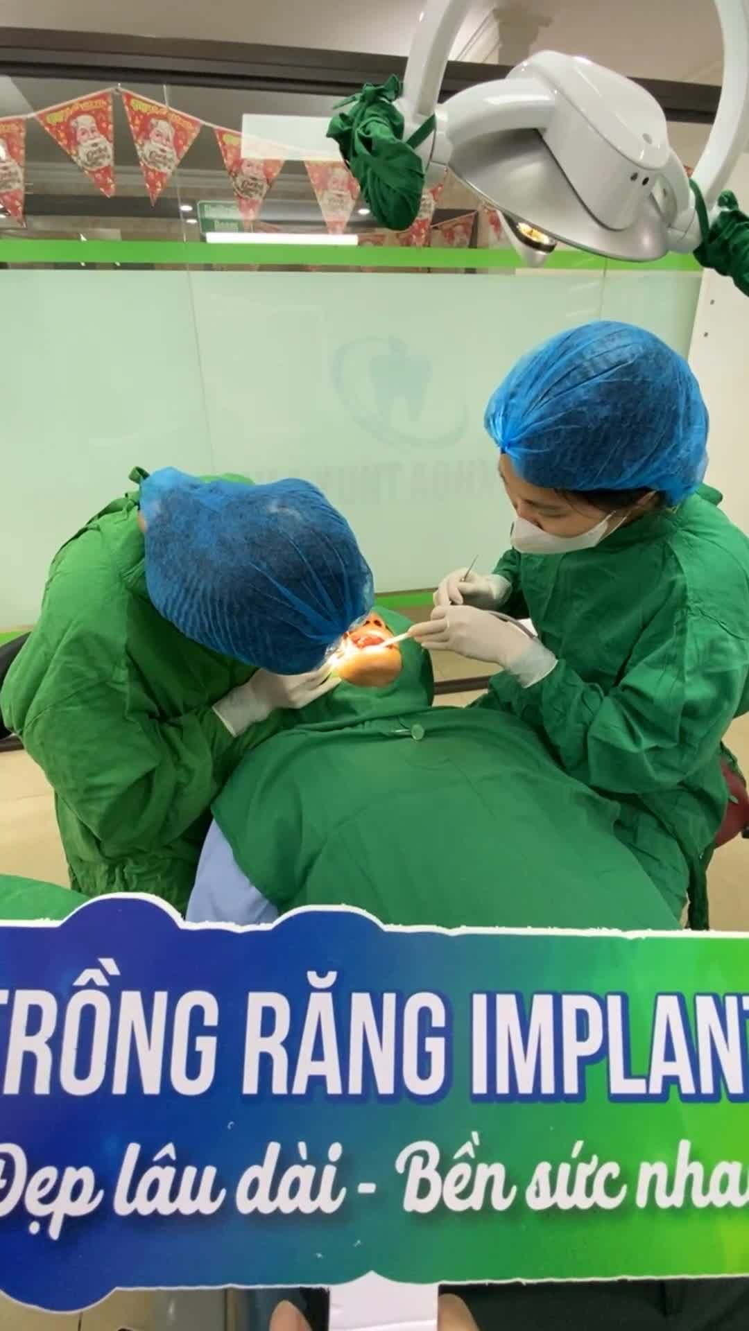 Ca cấy ghép chân răng nhân tạo implant để khôi phục lại vị trí mất răng 15; 25 cho chú khách hàng tại cơ sở Phổ Yên