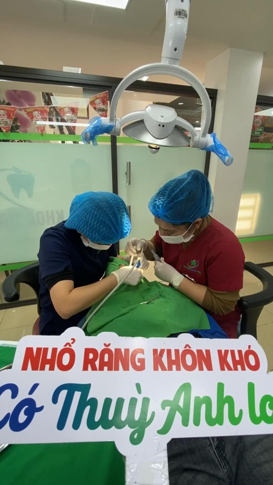 Ca nhổ răng khôn số 38  mọc lệch 45 độ bị giắt thức ăn, gây sâu, đau nhức cho bạn khách hàng tại cơ sở Phổ Yên