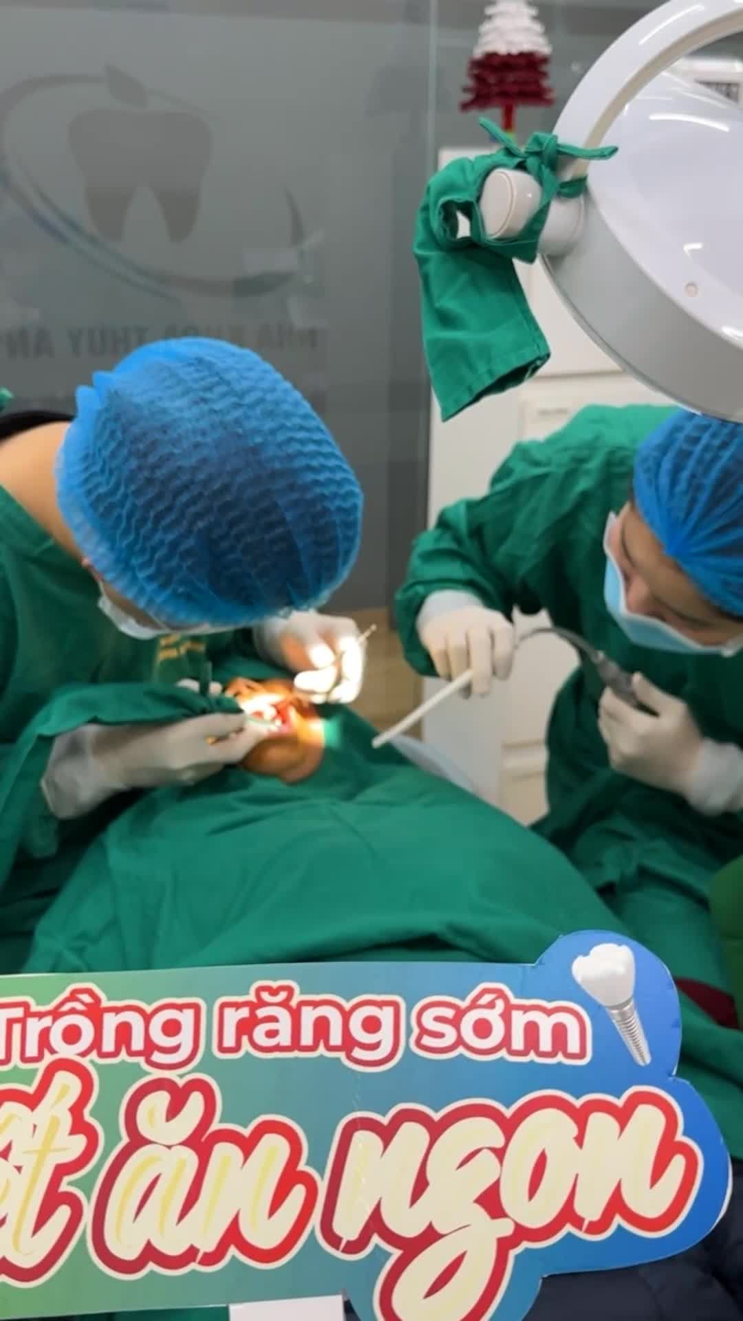 Ca cấy ghép chân răng nhân tạo Implant 25 cho bác Lý đến từ Lạng Sơn tại cơ sở TP Thái Nguyên