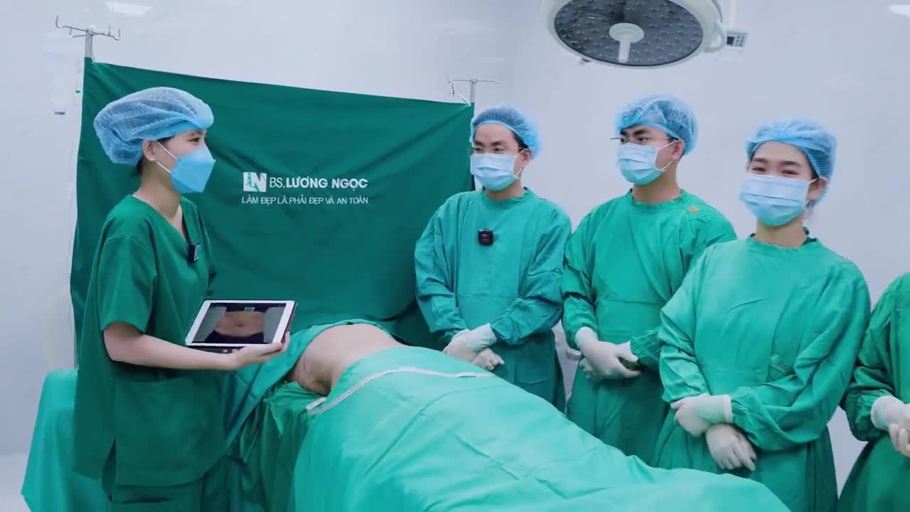 Chị khách hôm nay đi cùng với một bạn khách hàng cũ của chúng tôi.