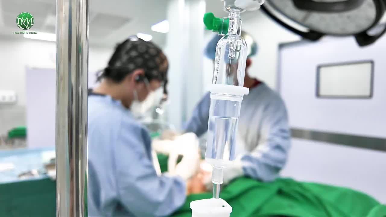 XỬ LÝ CA NÂNG NGỰC SA TRỄ, CHẢY XỆ CHO MẸ BỈM 24 TUỔI