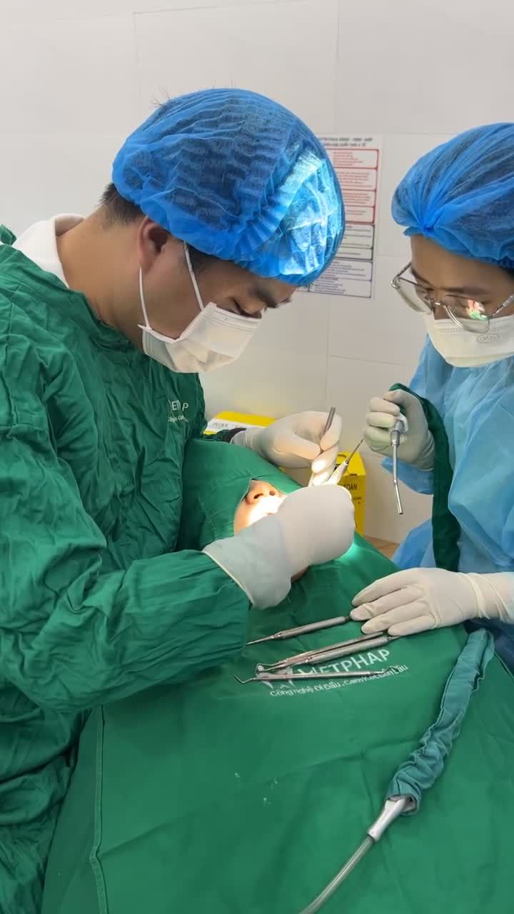 Ngày cuối tuần với ca cấy 2 Implant nhẹ nhàng