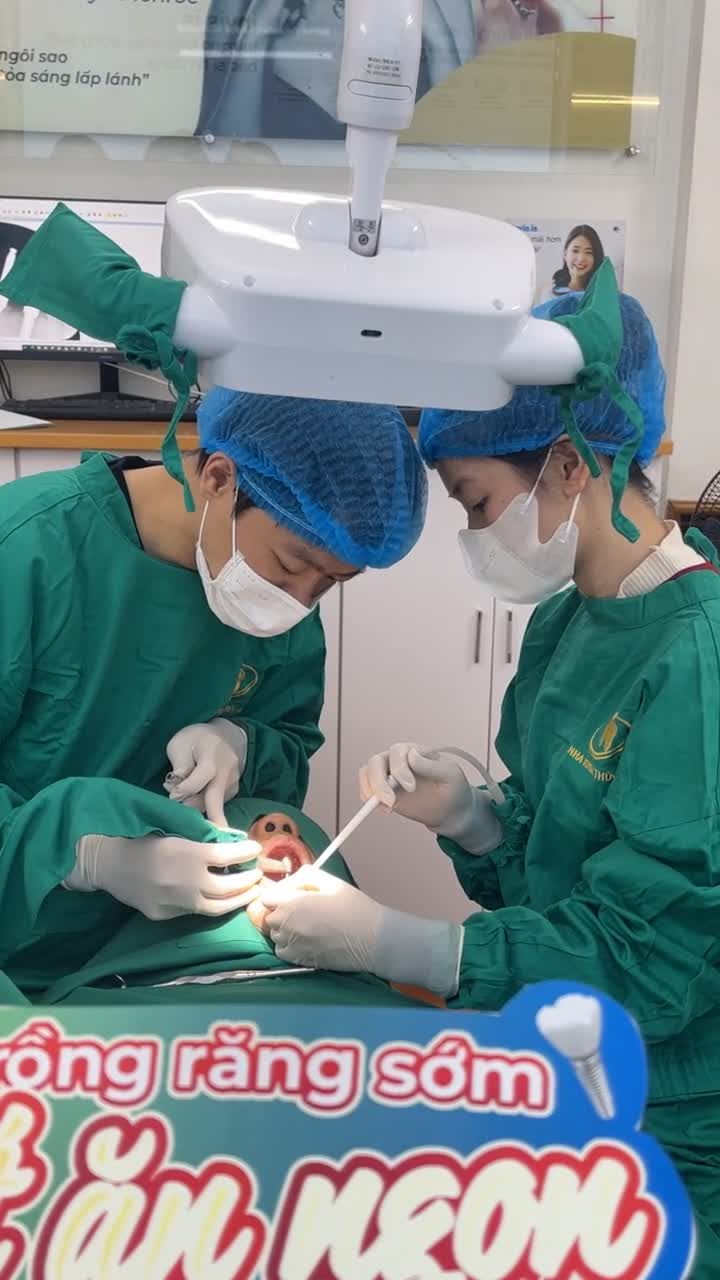 Ca cấy ghép chân răng nhân tạo đặc biệt trước Tết khôi phục lại vị trí mất răng cửa hàm dưới cho ông khách hàng 87 tuổi tại Nha khoa Thùy Anh CS Thái Nguyên