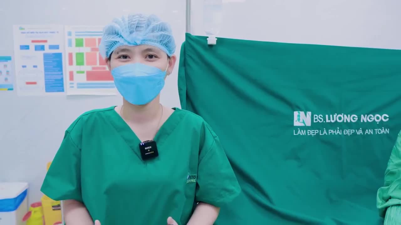 Chị khách hôm nay đã U60, vì vậy chị có sự quan tâm đặc biệt đến an toàn khi làm đẹp.