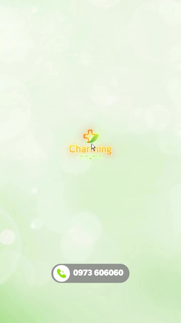 Với vùng bọng mắt dưới rõ và trán hơi lõm, nàng khách đã quyết định thực hiện combo cắt mí dưới kết hợp cấy mỡ trán để cải thiện toàn diện diện mạo.