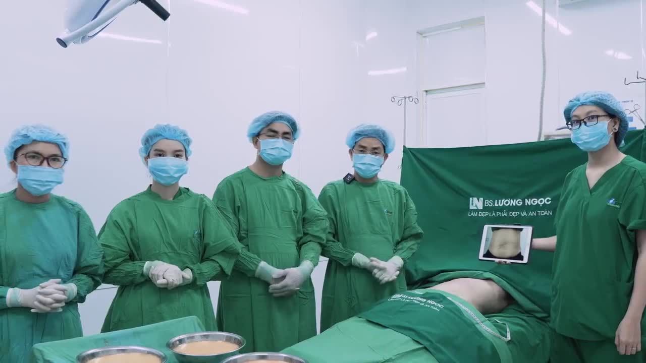Chị D chia sẻ là nhân viên văn phòng, đi làm sẽ có đồng phục nên sự khác biệt giữa chị và các bạn trẻ eo thon, chưa sinh rõ rệt lắm.