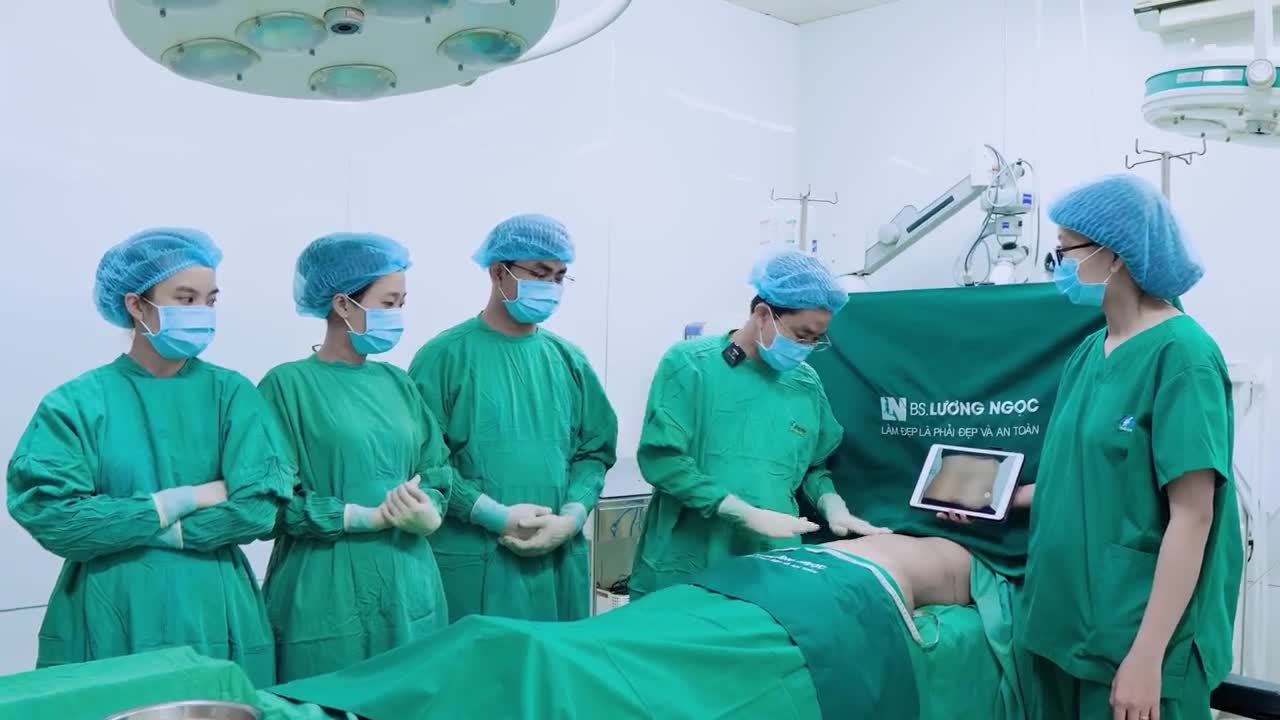 Bác sĩ Lương Ngọc và ekip đã làm lộ sẹo của khách hàng. Sự thật là gì?