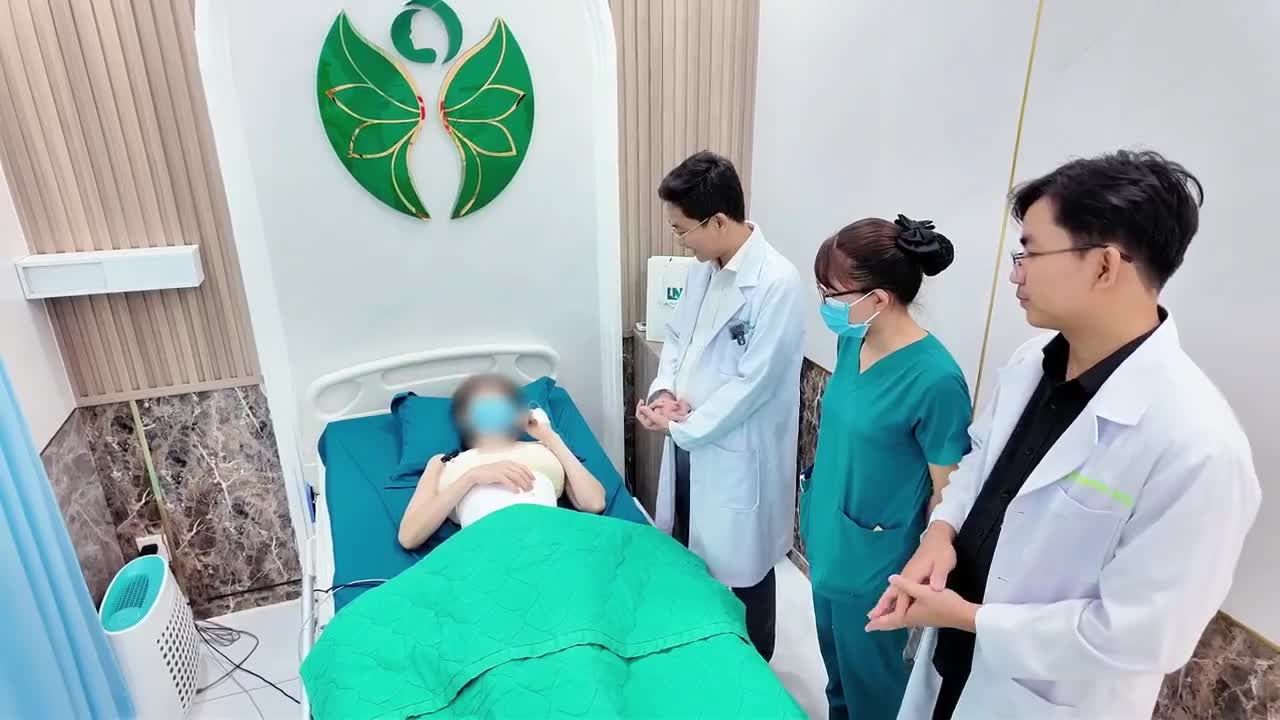 Trước khi hút mỡ co da, chị L vẫn có chút lo lắng về kết quả của mình. Tuy nhiên sau khi đã trải nghiệm, cũng như trải qua một đêm được điều dưỡng chăm sóc 1-1, chị L vô cùng hài lòng với lựa chọn của mình.