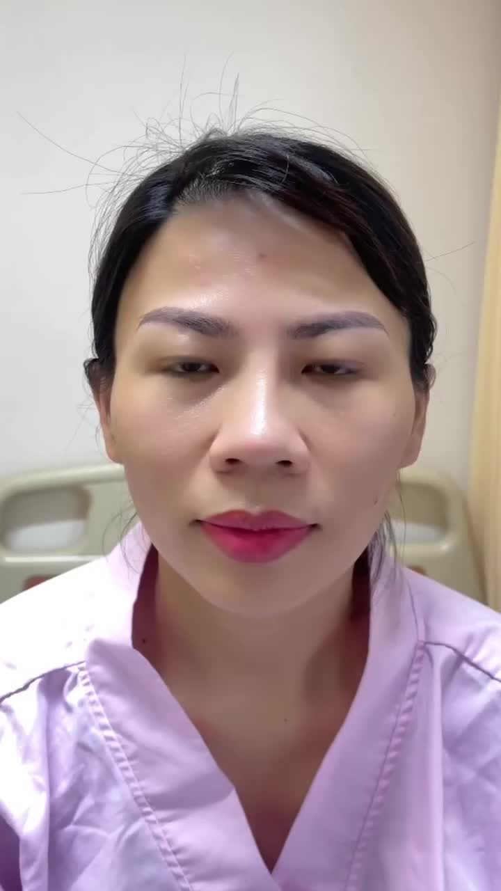 Mỡ được lấy từ chính cơ thể khách hàng, sau đó lọc ly tâm để chọn ra phần tinh khiết giàu tế bào gốc, giúp da mịn – sáng – khỏe hơn.