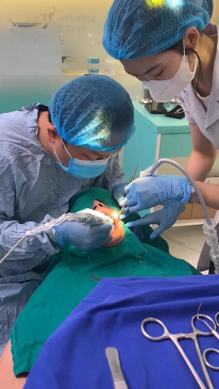 MẤT RĂNG – ĐỪNG VỘI LO! CẤY IMPLANT TỨC THÌ – CỨU NGAY NỤ CƯỜI VÀ GƯƠNG MẶT CỦA BẠN