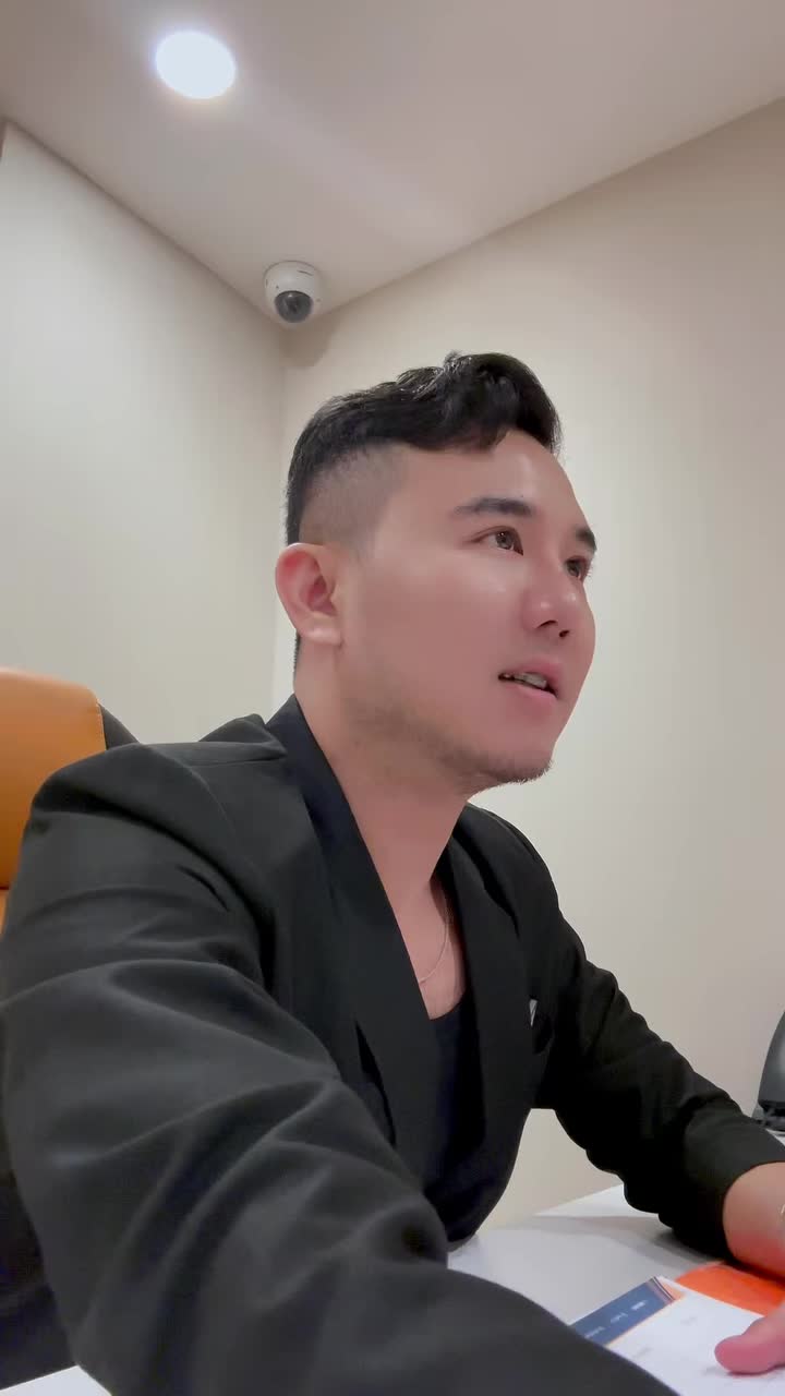 Nghe tư vấn cắt mắt thôi mà mắt chữ O mồm chữ A luôn đó!