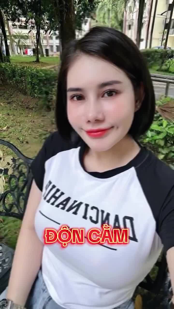 Charming thiệt vui khi được góp phần tạo nên chiếc cằm xinh, giúp nàng tự tin hơn mỗi lần cười tươi rạng rỡ nè!