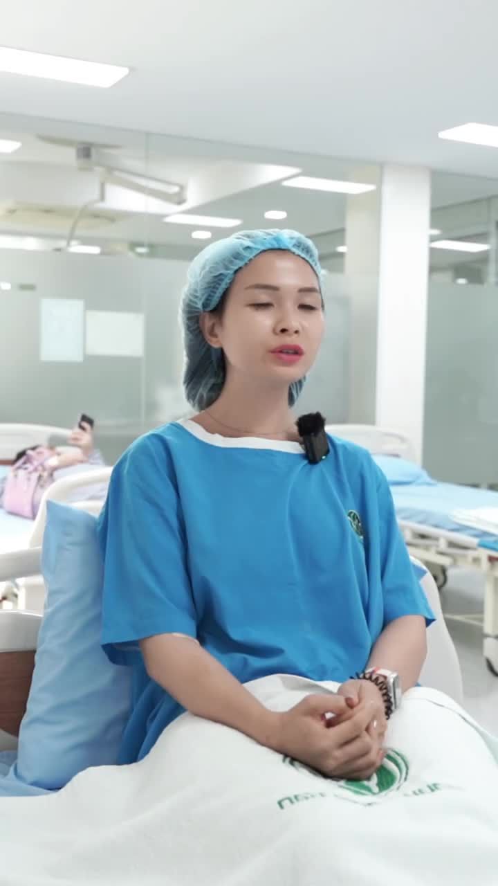 Chị khách hàng sống ở quận 2, chị được tư vấn mở góc trong mắt và cắt mí mắt