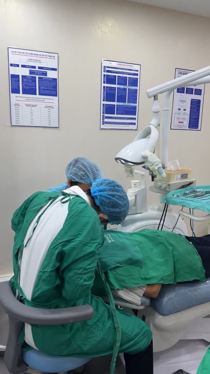 Ca trồng răng Implant cho vị khách 75 tuổi