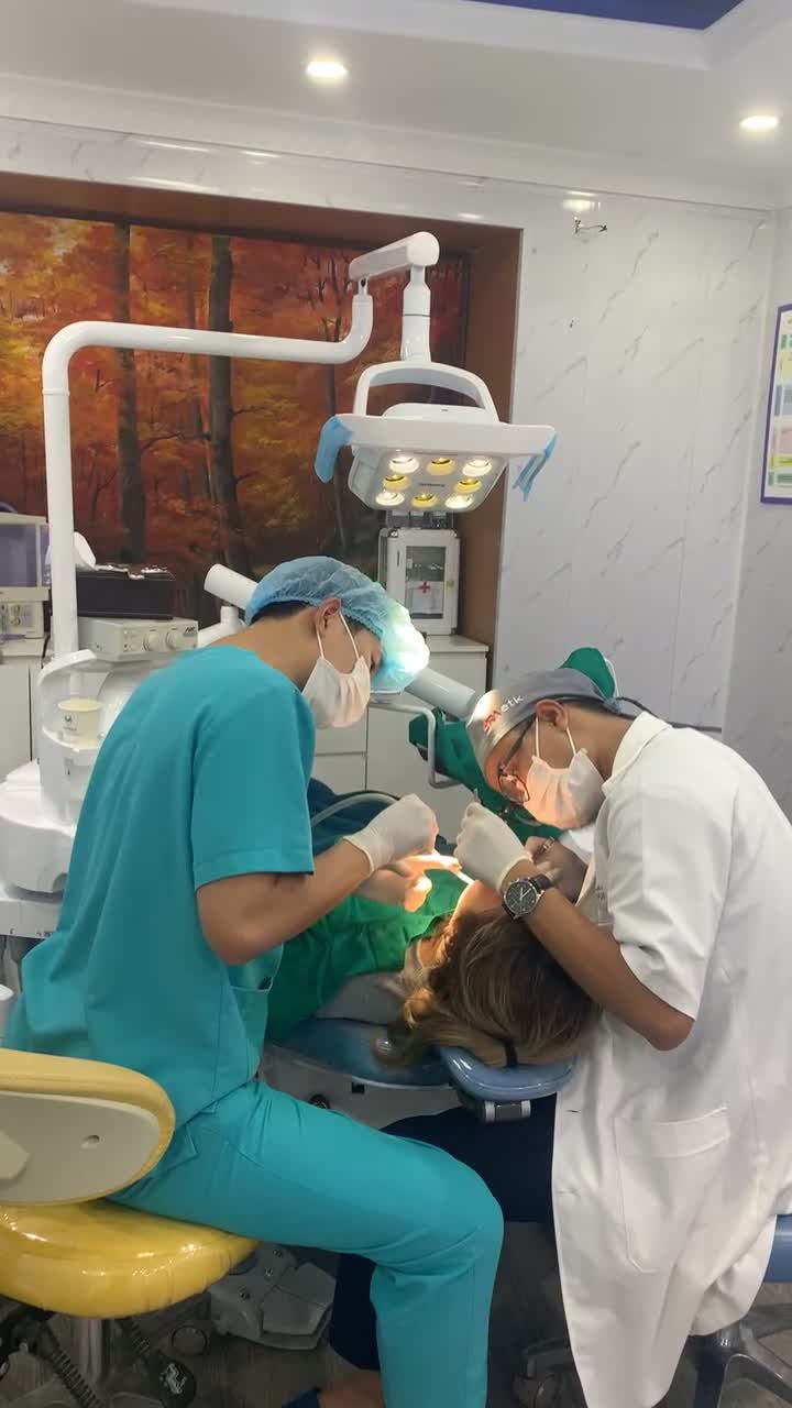 Ca nhổ răng khôn số 8 hàm trên bằng máy Piezotome tại chi nhánh Nguyễn Du
