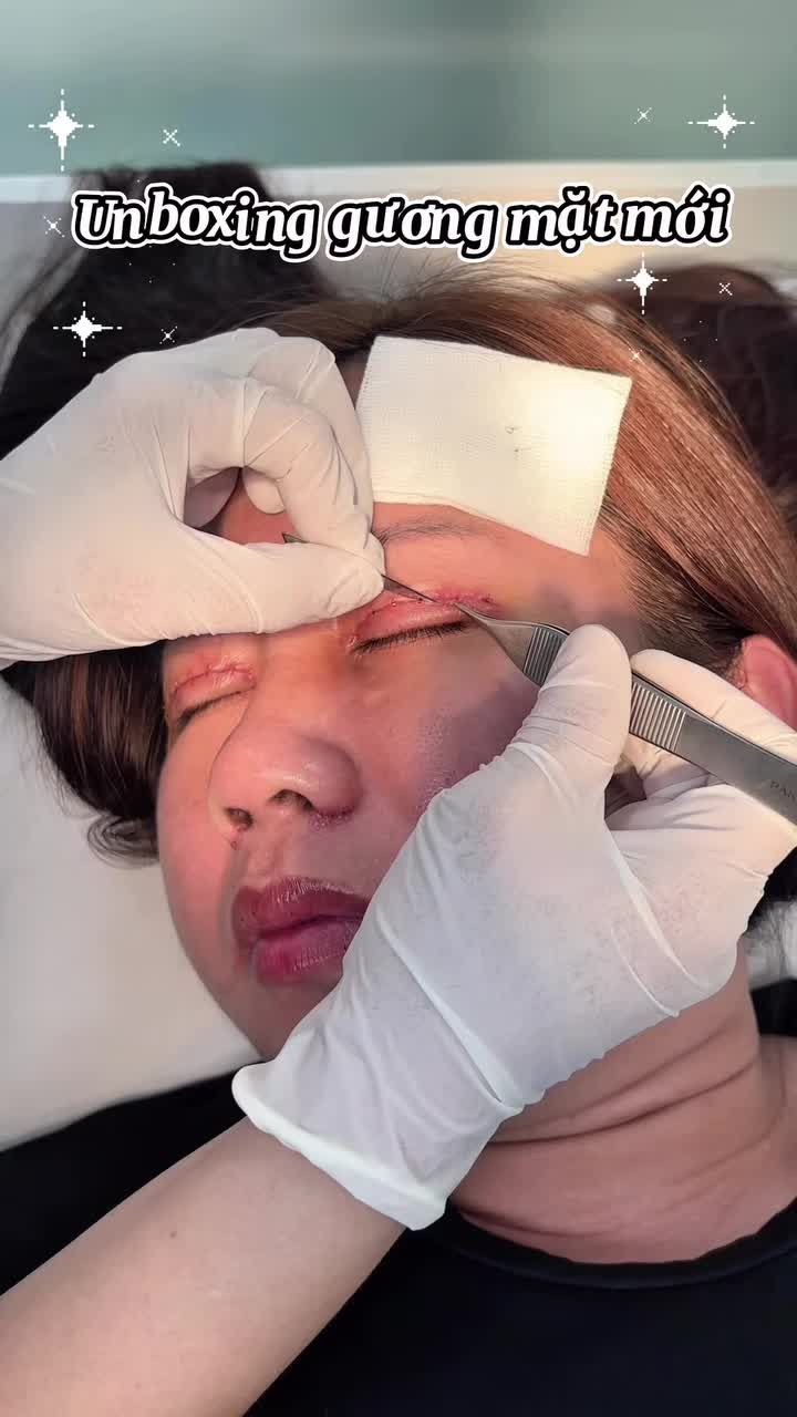 Unboxing một gương mặt mới để chị khách iu về nước