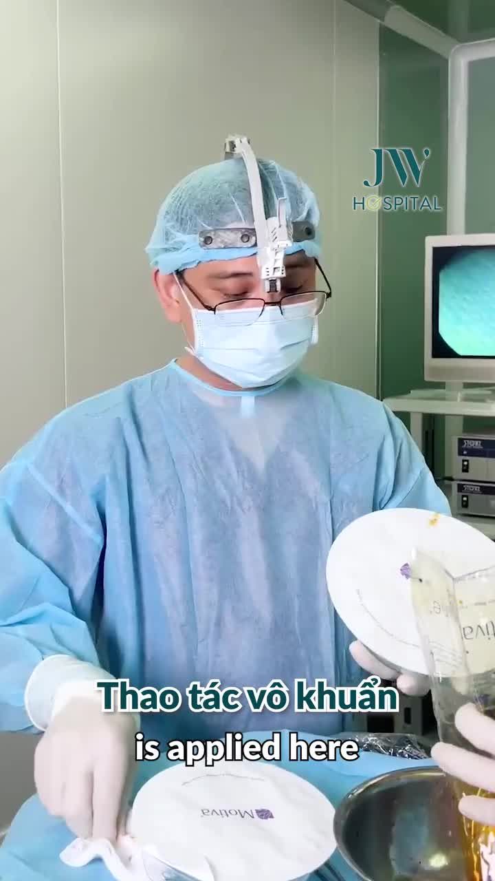 CHẤN ĐỘNG BÁC SĨ JW NÂNG NGỰC NỘI SOI TÚI KHỦNG 800CC GIÚP CÔ GÁI HOA KỲ SỞ HỮU THÂN HÌNH BỐC LỬA