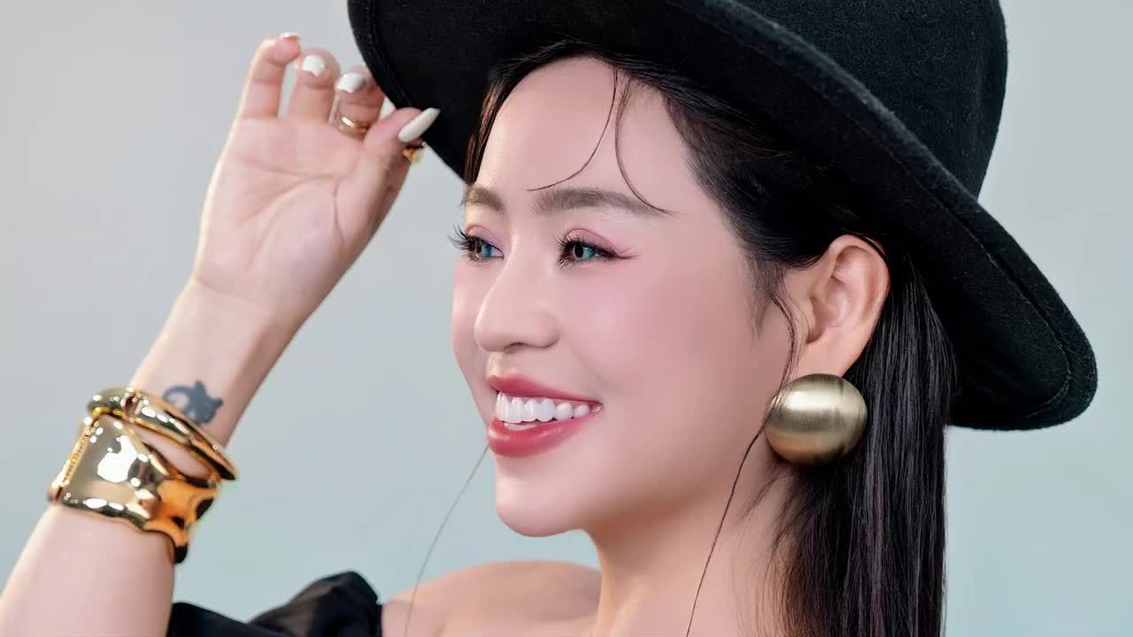 Chị Hiền Ly không chỉ đẹp hơn – chị còn mạnh mẽ hơn, dám đứng ở bất kỳ đâu, toả sáng theo cách riêng của mình.