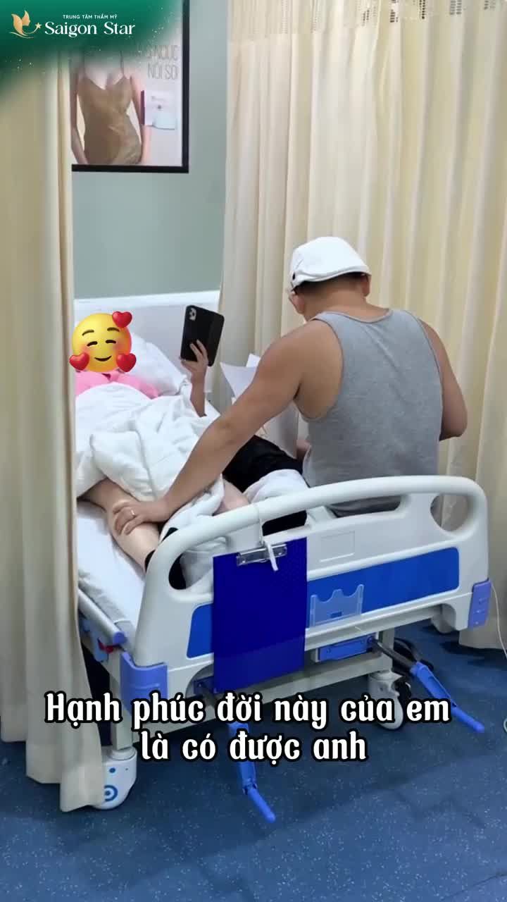 Sau ca phẫu thuật, không chỉ là chiếc eo thon, vòng 1 đầy đặn hay vóc dáng mơ ước – mà còn là ánh mắt lo lắng, bàn tay nắm chặt của người chồng luôn bên cạnh.
