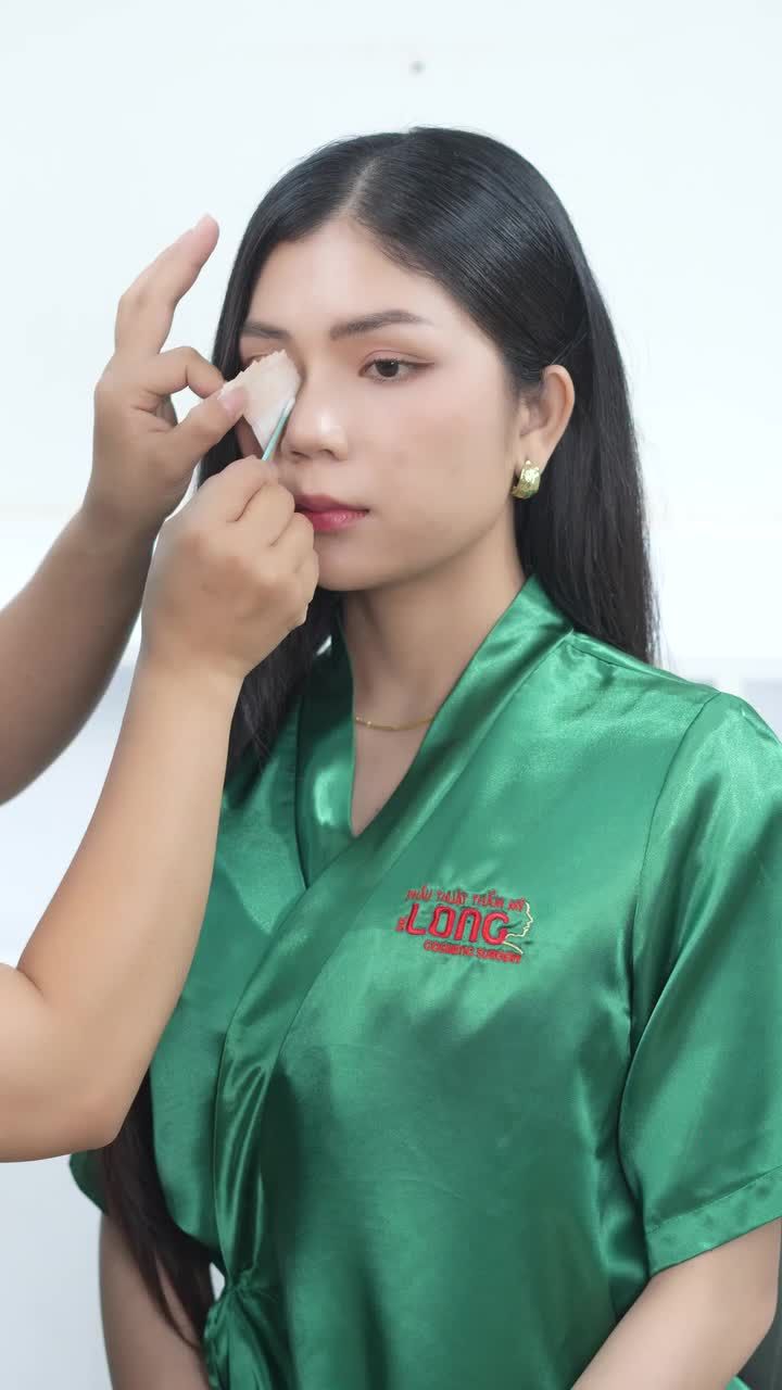 Bạn muốn nâng mũi, muốn sở hữu dáng mũi đẹp như mơ nhưng chưa biết nên chọn làm mũi ở đâu đẹp và an toàn hãy tham khảo ngay dáng mũi sau khi làm siêu thực của khách hàng nhà PTTM Bác sĩ Long nhé!