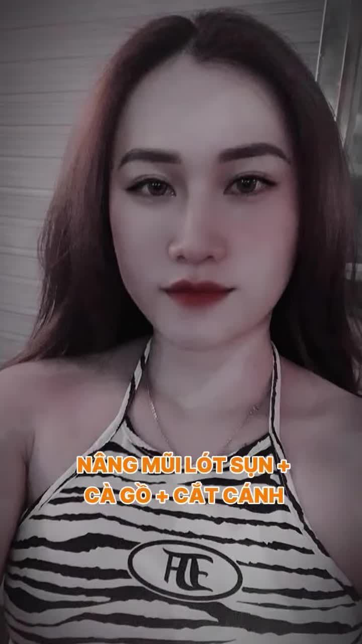 Sóng mũi hơi gồ và cánh mũi to làm tổng thể gương mặt nàng chưa thật sự thanh thoát.