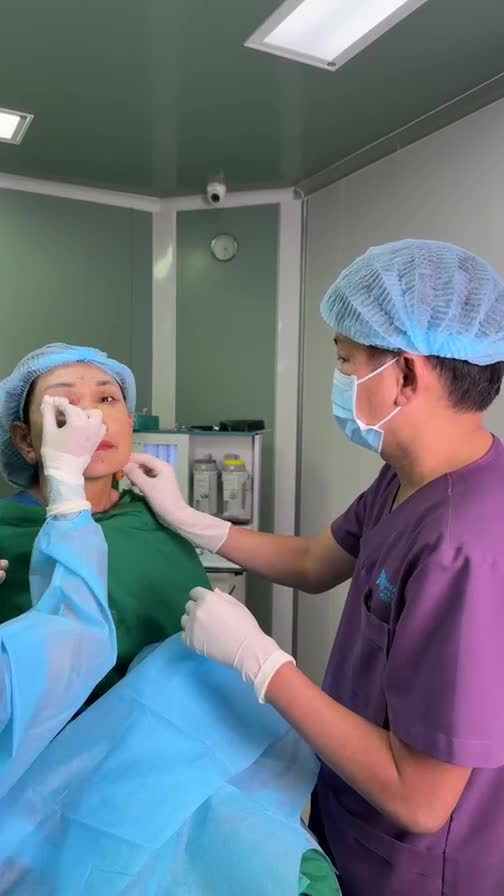 Bác sĩ Tú Dung trực tiếp HỒI SINH ĐÔI MẮT Quý bà U80 HẾT NHĂN, MẮT SÁNG RẠNG NGỜI với Treo chân mày nội soi 4X