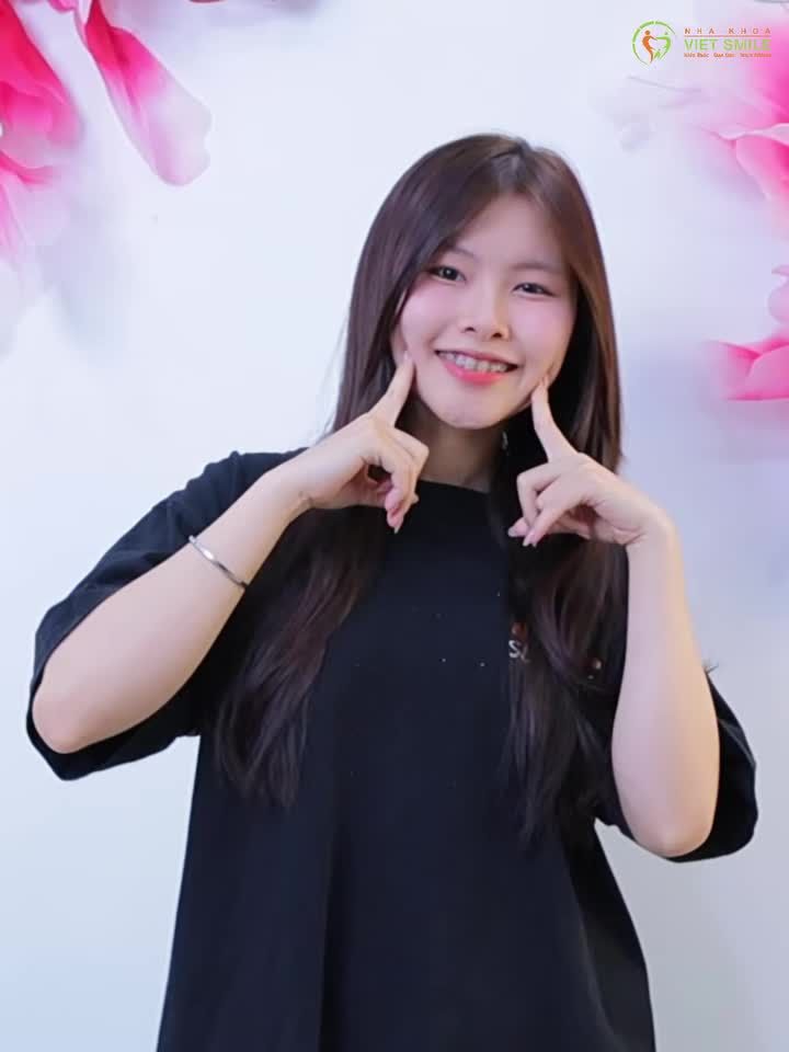 MỘT NỬA CHẶNG ĐƯỜNG - MỘT NỤ CƯỜI KHÁC BIỆT