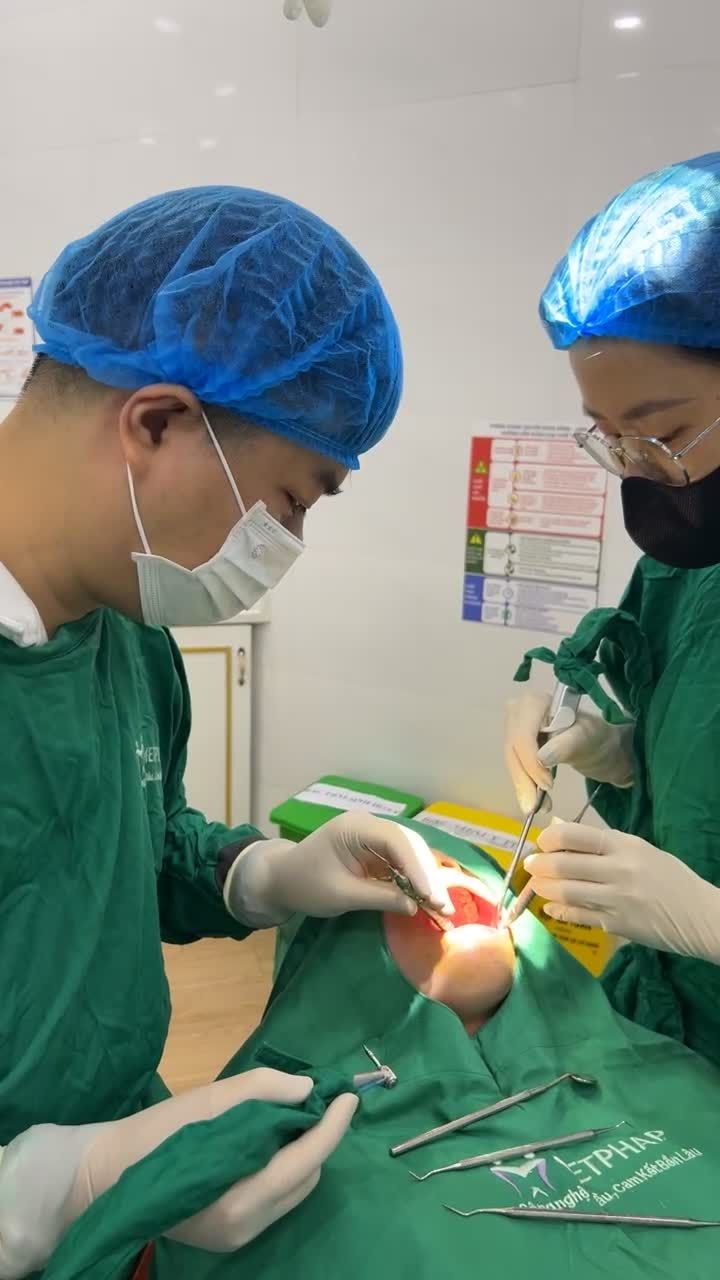 Quá trình trồng răng Implant cho vị khách mất răng 36, 37