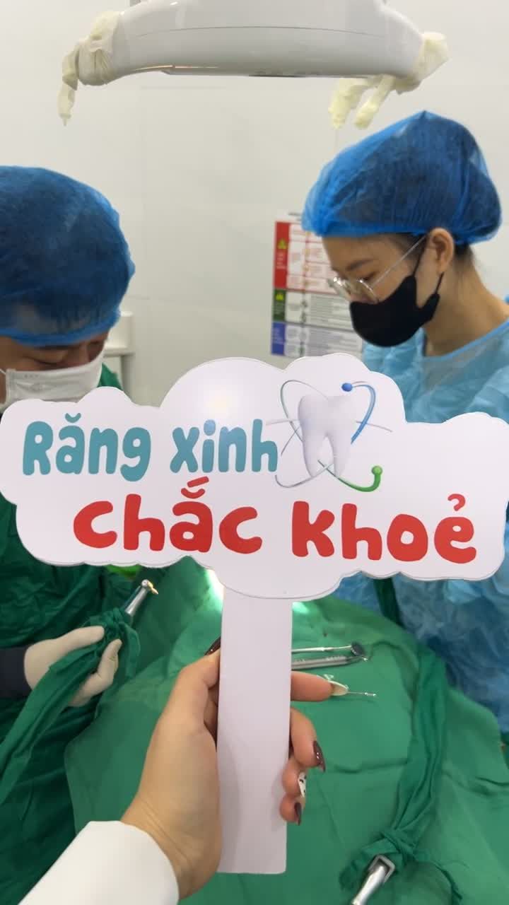 khách hàng trồng răng Implant tức thì