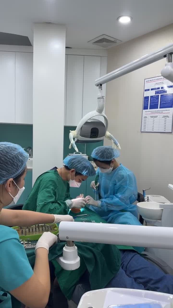 Ca trồng răng thứ 8 trong ngày tại Trần Duy Hưng