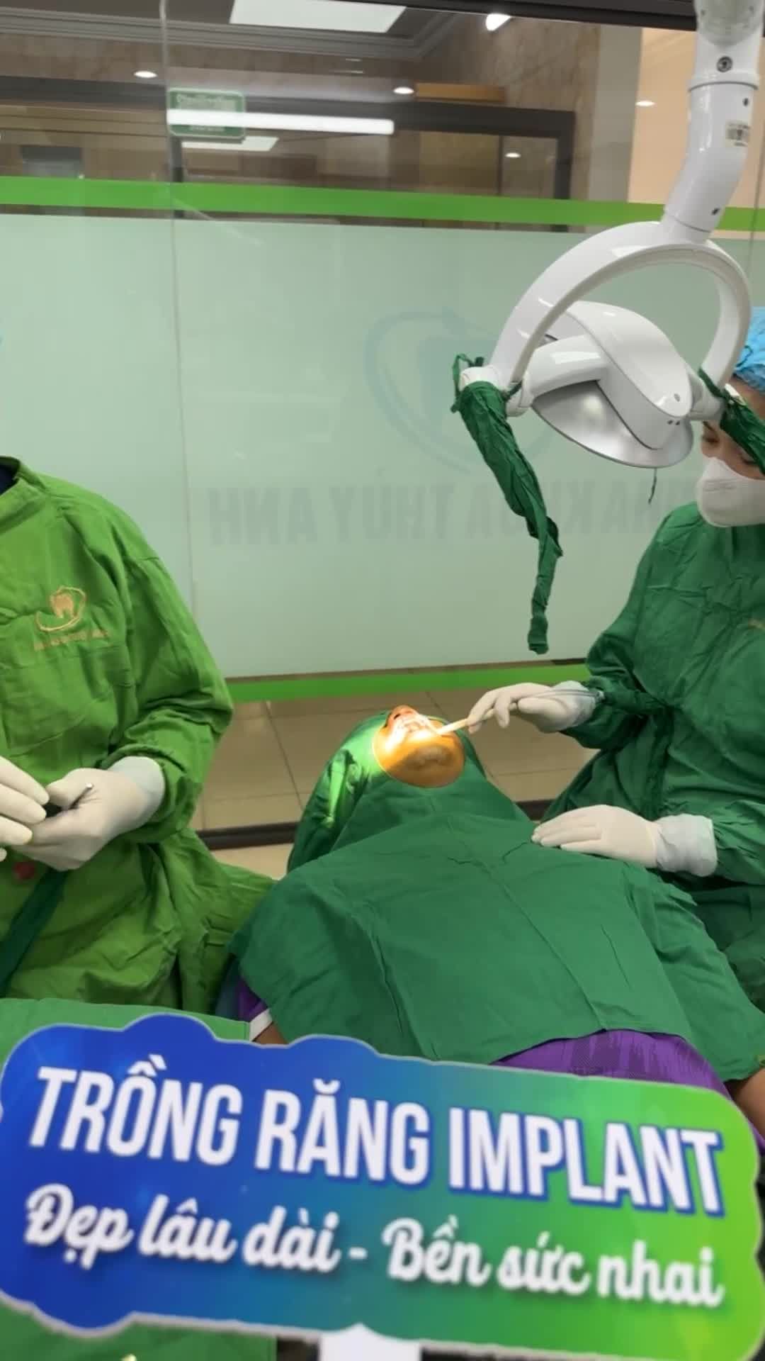 Ca cấy ghép chân răng nhân tạo Implant để khôi phục lại vị trí mất răng 16 tại cơ sở Phổ Yên