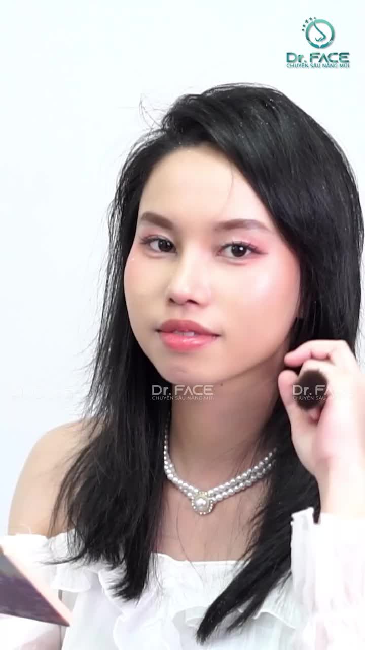 Biến hình này nhờ MAKE UP?